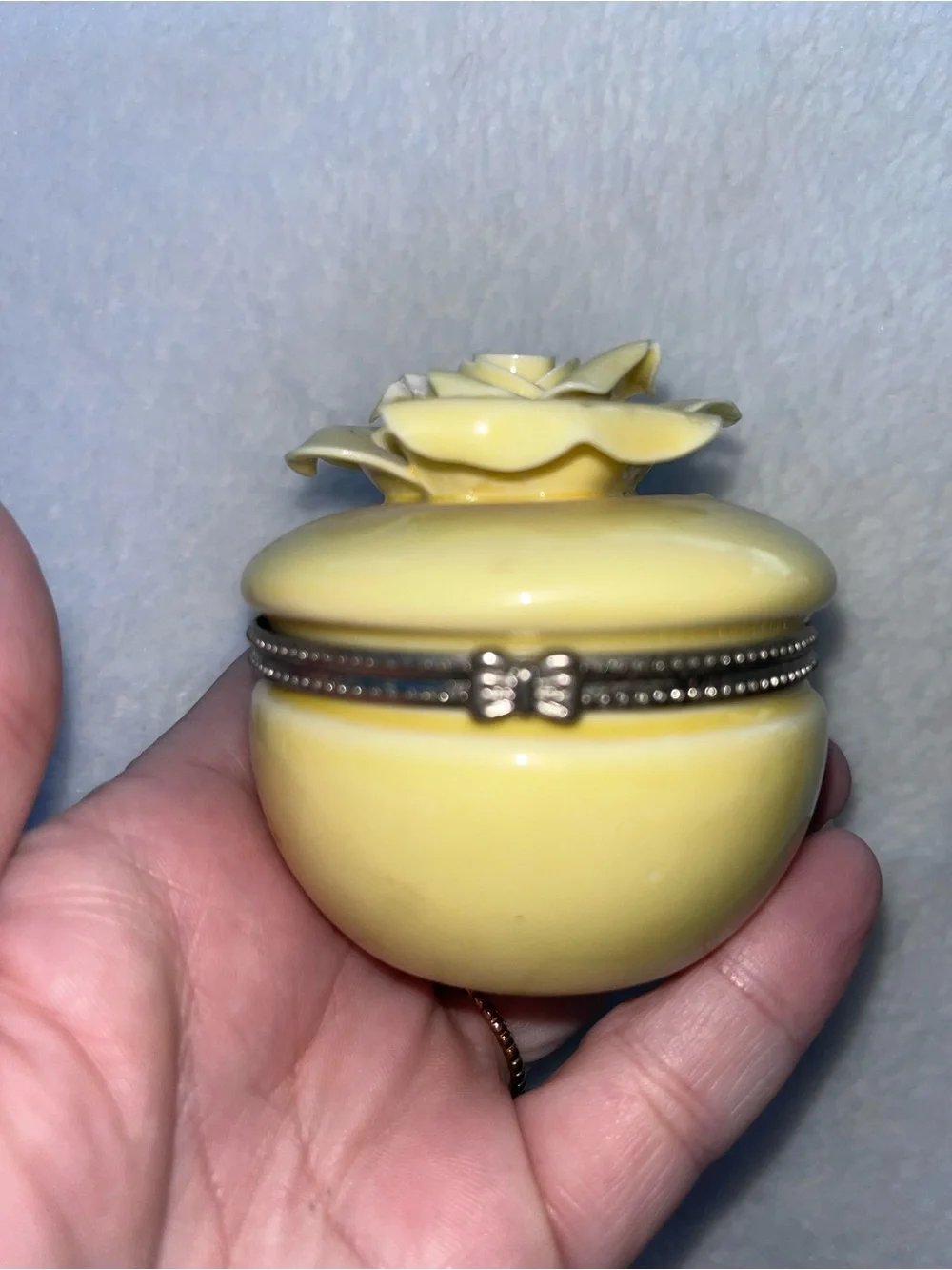 Vintage Yellow Porcelain Rose Hinged Trinket Box Bow Clasp Ring Dish